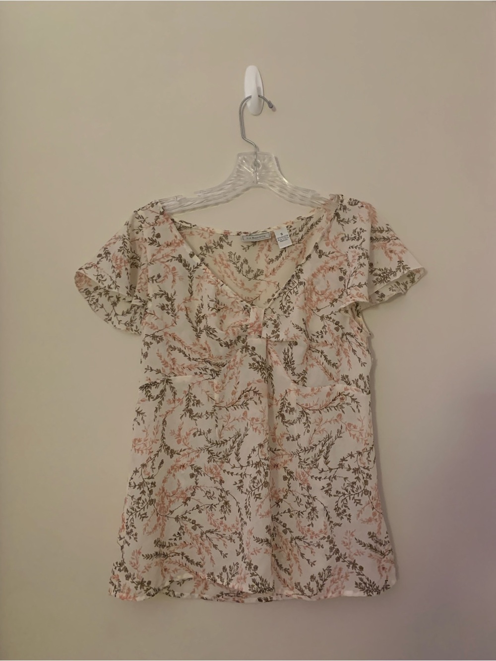 G.H. Bass & Co. Cream colored fluttery top with pink and brown floral details